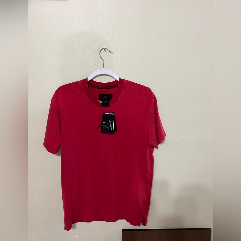 MEN'S NIKE AIR JORDAN JUMPMAN RED GRAPHIC TEE - DRI-FIT T-SHIRT